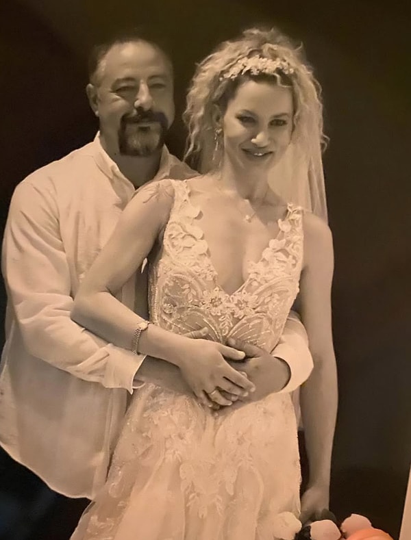 İş İnsanı Mustafa Semih Demirci ile Apar Topar Evlenen Yıldız Asyalı Düğün Yapmama Nedenini Açıkladı! 3 is insani mustafa semih demirci ile apar topar evlenen yildiz asyali dugun yapmama nedenini