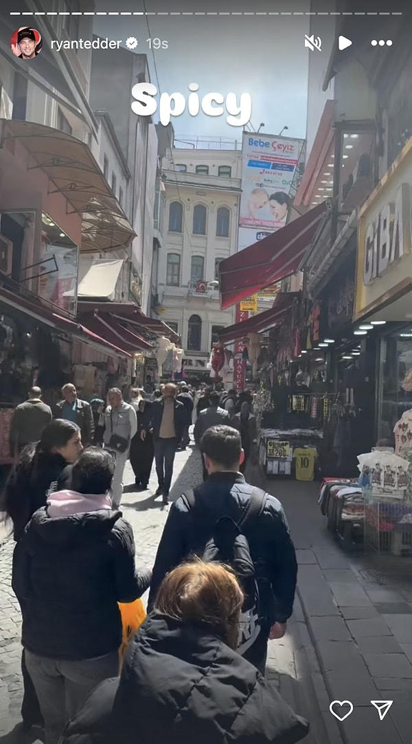 Kalpleri Fethetti: OneRepublic Solisti Ryan Tedder'den İstanbul Konserinde Türk Bayraklı Tişört Sürprizi! 3 kalpleri fethetti onerepublic solisti ryan tedderden istanbul konserinde turk bayrakli tisort surprizi 2 e6uSOJLt