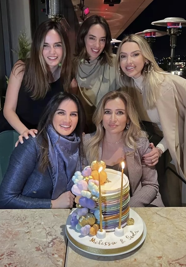 Kız Grubunu Toplayan Hadise'nin Kendisini Saf Dışı Bıraktığını Görünce Köpüren Seda Bakan'dan İmalı Hamleler 3 kiz grubunu toplayan hadisenin kendisini saf disi biraktigini gorunce kopuren seda bakandan imali hamleler Brs3FkMa