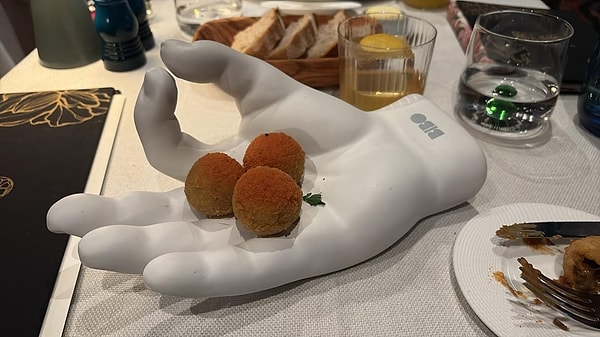 Lüks ve Pahalı Restoranların Masaya Geldiğinde Hayatı Sorgulatacak Göz Kanatan Sunumları 5 luks ve pahali restoranlarin masaya geldiginde hayati sorgulatacak goz kanatan sunumlari 4 SGBFEVO2
