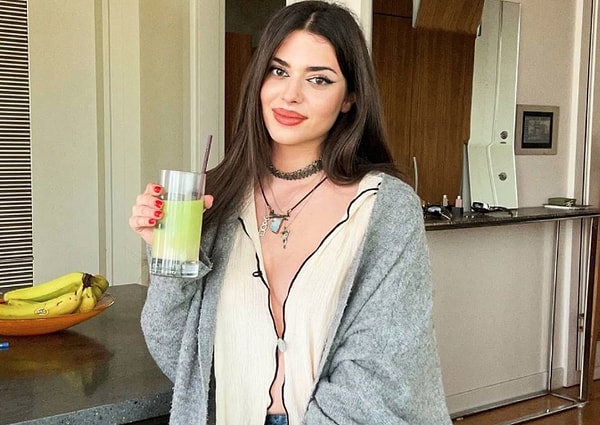 Matcha Sevdası Kaos Başlattı: Şevval Şahin Derin Talu'yu Telaffuzunu Taklit Ederek Fena Tiye Aldı! 2 matcha sevdasi kaos baslatti sevval sahin derin taluyu telaffuzunu taklit ederek fena tiye aldi