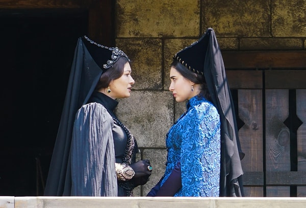 Meryem Uzerli'den Muhteşem Yüzyıl Fanı Cardi B'nin 'Hürrem Sultan' Göndermesine Yanıt Gecikmedi! 2 meryem uzerliden muhtesem yuzyil fani cardi bnin hurrem sultan gondermesine yanit gecikmedi 1 gskEOkIZ