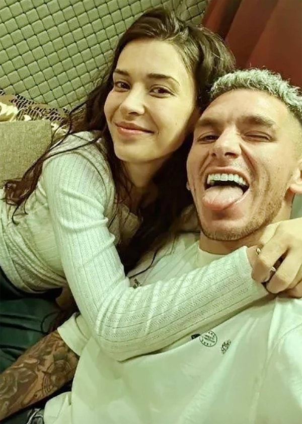 Şampiyonluk Kutlamasından Çıkan Lucas Torreira'nın Devrim Özkan Hamlesi "Barışma" Sinyali Verdi! 1 sampiyonluk kutlamasindan cikan lucas torreiranin devrim ozkan hamlesi barisma sinyali verdi 0 qSniGmyQ