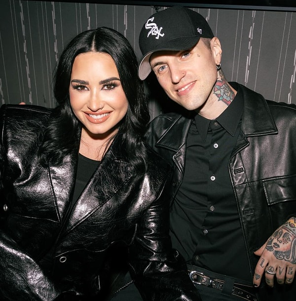 Tanınmaz Hale Gelmiş: Demi Lovato'nun Yüzüne Yaptırdığı Son Estetik İşlem ve Geçirdiği Değişim Şoka Soktu! 2 taninmaz hale gelmis demi lovatonun yuzune yaptirdigi son estetik islem ve gecirdigi degisim soka FUjjrkyY
