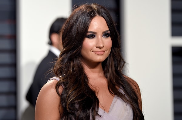 Tanınmaz Hale Gelmiş: Demi Lovato'nun Yüzüne Yaptırdığı Son Estetik İşlem ve Geçirdiği Değişim Şoka Soktu! 1 taninmaz hale gelmis demi lovatonun yuzune yaptirdigi son estetik islem ve gecirdigi degisim soka Ml7A3Cq8