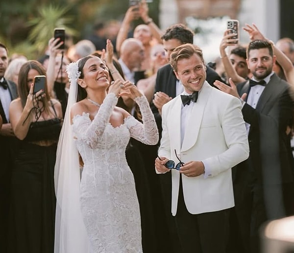 Teşkilat’ın Altay’ı Tolga Sarıtaş ve Eşi Zeynep Mayruk’un Bebeğinin Cinsiyeti Belli Oldu! 1 teskilatin altayi tolga saritas ve esi zeynep mayrukun bebeginin cinsiyeti belli oldu 0