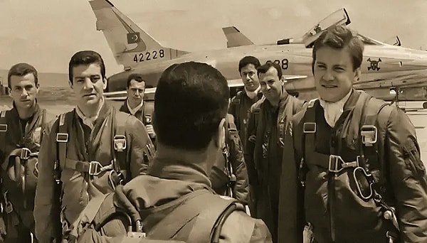 Türkiye'nin İlk Uçan Pilotunun Oğluydu: Yeşilçam’ın Sert Yüzlü Adamı Ekrem Bora’nın İlham Veren Hayat Hikayesi 3 turkiyenin ilk ucan pilotunun ogluydu yesilcamin sert yuzlu adami ekrem boranin ilham veren hayat kPB8EMtr