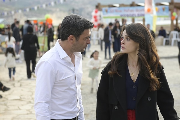 Uzak Şehir'in Alya'sı Sinem Ünsal'ın Çok Beklenen Cannes Kırmızı Halı Kıyafeti Eleştirilerin Kurbanı Oldu! 1 uzak sehirin alyasi sinem unsalin cok beklenen cannes kirmizi hali kiyafeti elestirilerin kurbani oldu Z58ud1ds
