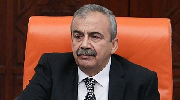 Yılmaz Erdoğan, Sırrı Süreyya Önder'in Cenazesinde Acısını Gizleyemedi, Gözyaşlarına Hakim Olamadı! 1 yilmaz erdogan sirri sureyya onderin cenazesinde acisini gizleyemedi gozyaslarina hakim olamadi 0 QMwInKdL