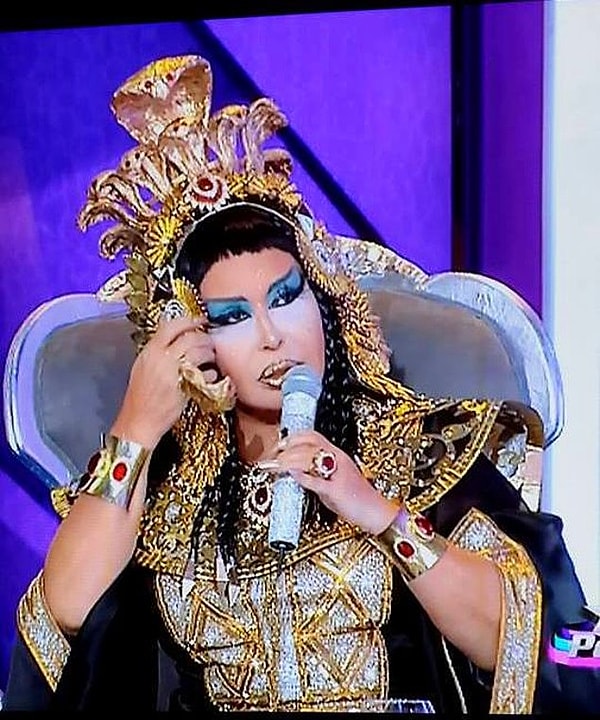 Yine Bir Şeylere Celallenmiş: Diva Bülent Ersoy'dan Ucunun Nereye Dokunduğu Belli Olmayan Tehditkar Mesaj! 2 yine bir seylere celallenmis diva bulent ersoydan ucunun nereye dokundugu belli olmayan tehditkar mesaj