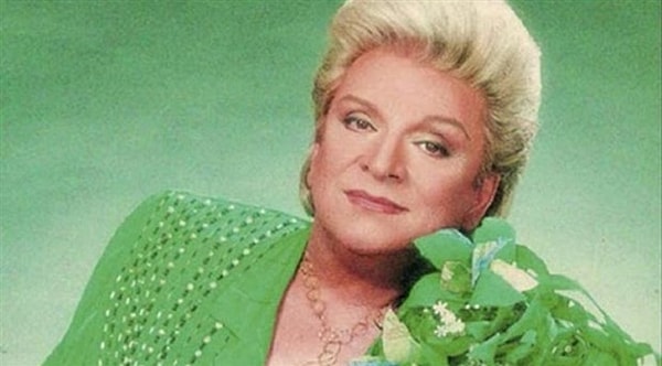 Zeki Müren'in Sevgilisi İçin Kara Çarşafa Nasıl Girdiğini Detaylarıyla Anlatıyoruz 1 zeki murenin sevgilisi icin kara carsafa nasil girdigini detaylariyla anlatiyoruz 0