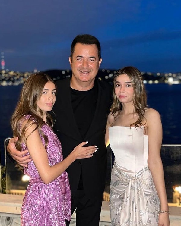 Acun Ilıcalı ve Eski Eşi Zeynep Yılmaz Kızları Yasemin'in Mezuniyet Töreni İçin Bir Araya Geldi! 2 acun ilicali ve eski esi zeynep yilmaz kizlari yaseminin mezuniyet toreni icin bir araya JMyrhfgO