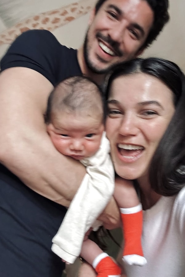 anne oguldan kiskandiran kare pinar deniz minik oglu fikret hakanla bas basa pozunu paylasti 1 3j93CQNz