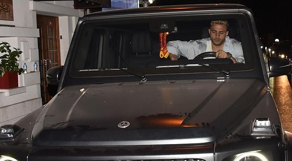 Barış Alper Yılmaz'ın Yakalanmamak İçin Kız Arkadaşını Bırakıp 25 Milyonluk Aracıyla Kaçtığı İddia Edildi! 2 baris alper yilmazin yakalanmamak icin kiz arkadasini birakip 25 milyonluk araciyla kactigi iddia edildi sKA67yZ4