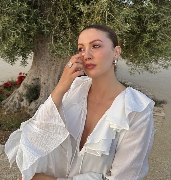 Burcu Özberk, Haddini Bilmeden 'Kilo' Eleştirisi Yapan Kullanıcının Mesajını İfşaladı: "Şaka Gibi ama Gerçek" 2 burcu ozberk haddini bilmeden kilo elestirisi yapan kullanicinin mesajini ifsaladi saka gibi ama gercek