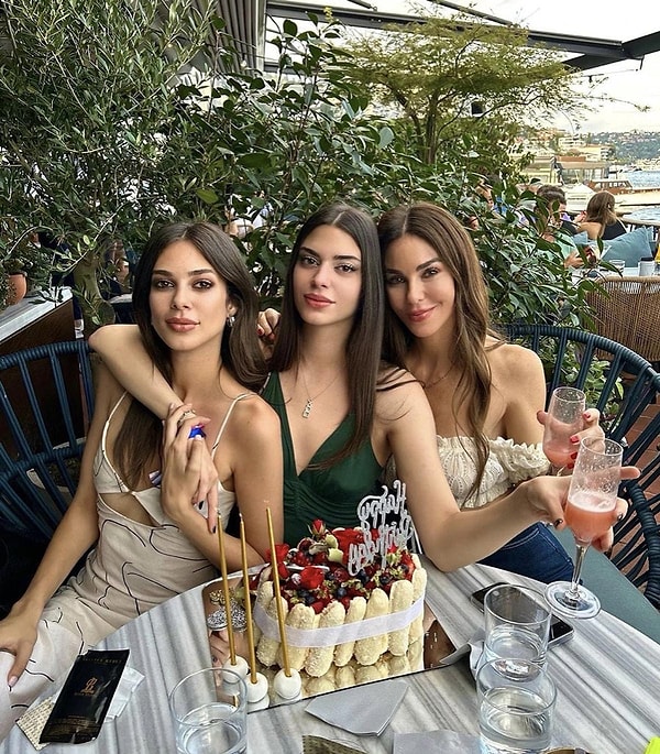 Derin Talu, Soğan Halkaları Paylaşımı ve İmasıyla "Bu Neydi Şimdi?" Dedirtti! 1 derin talu sogan halkalari paylasimi ve imasiyla bu neydi simdi dedirtti 0