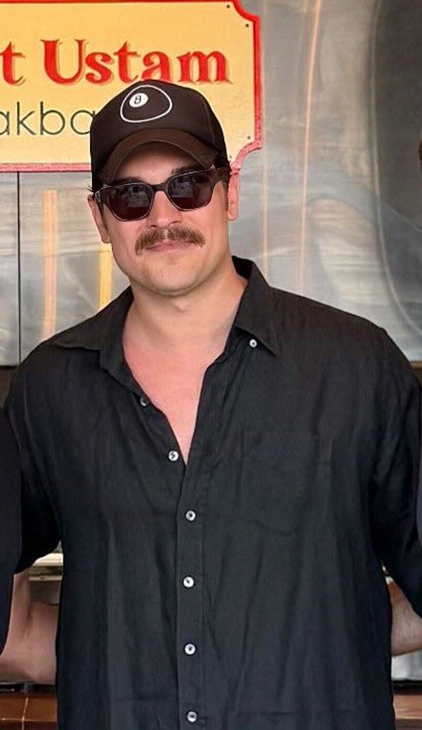 Eşref Rüya'nın Sezon Finalinden Sonra Sakallarına Veda Eden Çağatay Ulusoy'dan İmaj Değişikliği! 4 esref ruyanin sezon finalinden sonra sakallarina veda eden cagatay ulusoydan imaj degisikligi 3 M33pdrPd