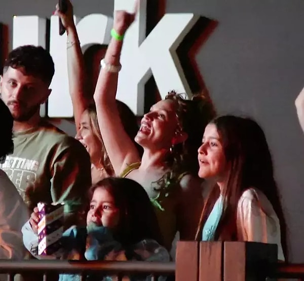 Farah Zeynep Abdullah ile Aşk İddialarını Yalanlayan Athena Gökhan Kuliste 3 Saat Geçirip Soruları Cevaplamadı 1 farah zeynep abdullah ile ask iddialarini yalanlayan athena gokhan kuliste 3 saat gecirip sorulari i6Wf24SZ