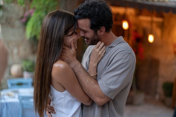 Fırçayı Yedi: Sabancıların Hande Erçel'in Sevişme Sahneleri Nedeniyle Hakan Sabancı'yı Uyardığı İddia Edildi! 3 fircayi yedi sabancilarin hande ercelin sevisme sahneleri nedeniyle hakan sabanciyi uyardigi iddia edildi 2