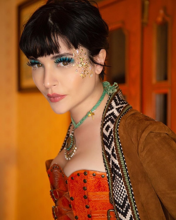 gonca vuslateri kimdir gonca vuslateri kac yasinda evli mi hangi dizi ve filmlerde rol uQiGKXJF