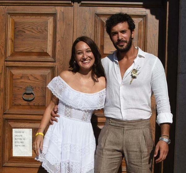 Gupse Özay ve Barış Arduç Boşanıyor mu? Hande Erçel'li Sahnelere Kızan Gupse'nin Son Hamlesi Kafa Karıştırdı! 2 gupse ozay ve baris arduc bosaniyor mu hande ercelli sahnelere kizan gupsenin son hamlesi rZ1YDnV3