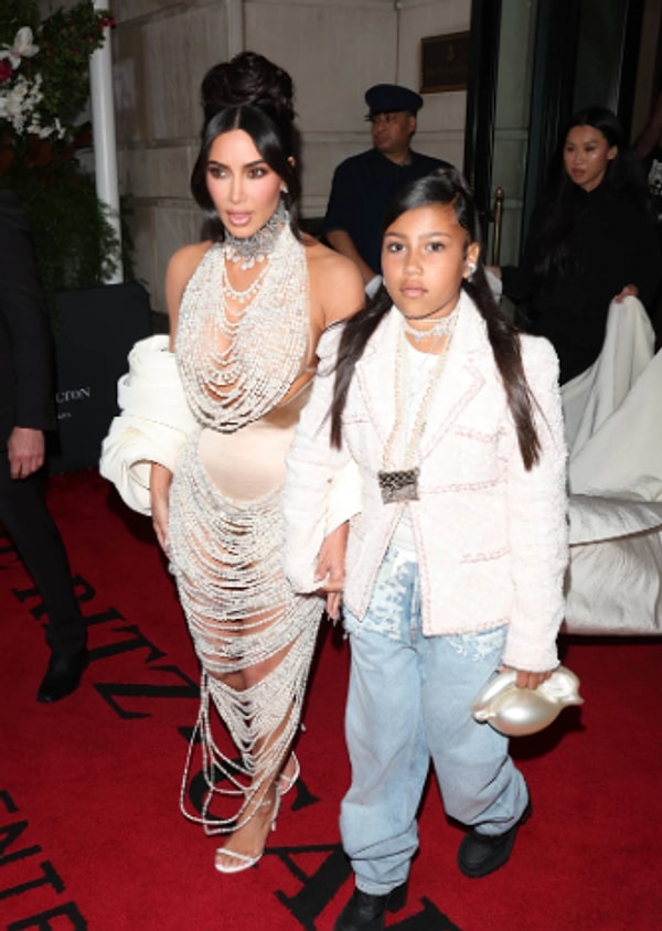 Kim Kardashian'ın 12 Yaşındaki Kızı North West'in Boyalı Saçları ve Yaşından Büyük Gösteren Tarzı Gündem Oldu! 2 kim kardashianin 12 yasindaki kizi north westin boyali saclari ve yasindan buyuk gosteren tarzi Y5Sdk9y7