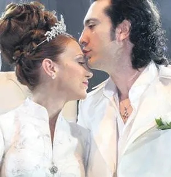 Kıraç'ın Bağıra Bağıra Eşlik Ettiğimiz "Ayşe" Şarkısının Aşk Filmi Tadındaki Romantik Hikayesi 4 kiracin bagira bagira eslik ettigimiz ayse sarkisinin ask filmi tadindaki romantik hikayesi 3 bErSslML