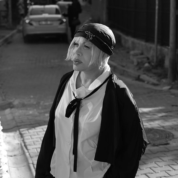 Paşa Gönlünü Dinledi ve Geri Döndü: Sezen Aksu 8 Yılın Ardından Yine Bildiğini Okudu, Biz de Yutkunduk 5 pasa gonlunu dinledi ve geri dondu sezen aksu 8 yilin ardindan yine bildigini okudu yDktCTF4