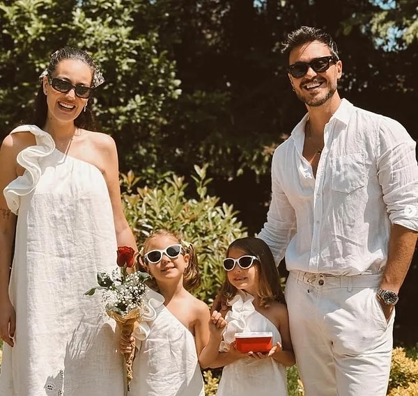 pelin akilden sasirtan hamle bosanma surecinde oldugu 2 cocugunun babasi anil altana jest yapti eU2WMbLu