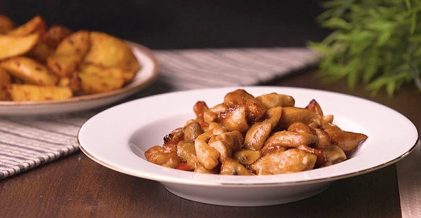 Philips Çift Hazneli Airfryer'da Barbekü Soslu Tavuk ve Soslu Patates Nasıl Yapılır? 1 philips cift hazneli airfryerda barbeku soslu tavuk ve soslu patates nasil yapilir 0