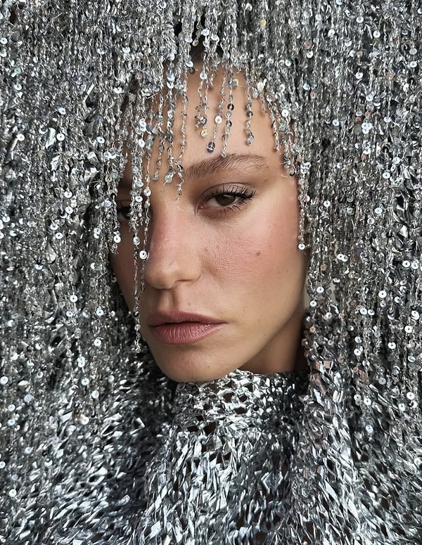 sakin gibi gorunen ama kalbi alev alev olan unluler 1 v7BizRYZ