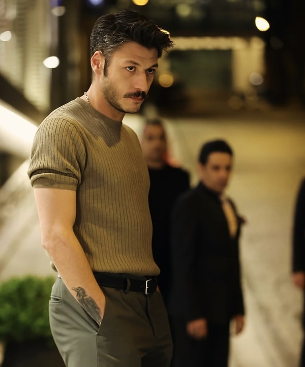 Yine Değiştirdi: Pembe Saçlarıyla Hepimize Ufak Çaplı Şok Yaşatan Kubilay Aka Yeni Bir İmajla Döndü! 1 yine degistirdi pembe saclariyla hepimize ufak capli sok yasatan kubilay aka yeni bir imajla q5yblGRV