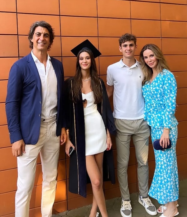 zaman su gibi ibrahim kutluay ve demet senerin 19 yasina basan kizi iremin duru H2YfRjz9