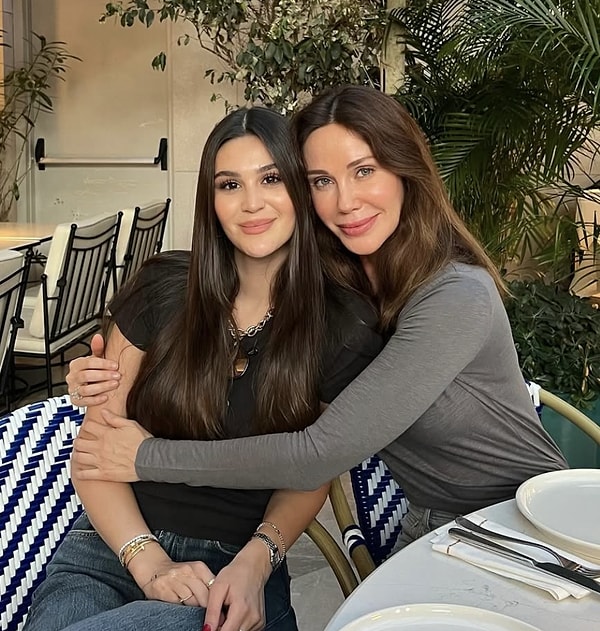 zaman su gibi ibrahim kutluay ve demet senerin 19 yasina basan kizi iremin duru Wba2Zm9O