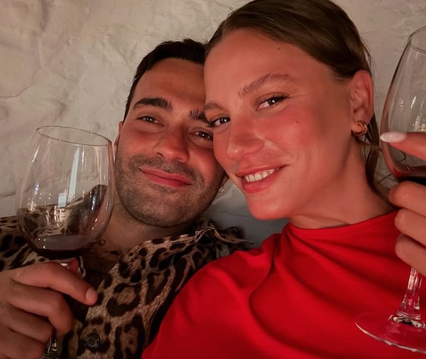 33 Yaşına Bomba Gibi Girdi: Mert Demir ve Serenay Sarıkaya'dan Ayrılık İddialarına Aşk Dolu Yalanlama! 3 33 yasina bomba gibi girdi mert demir ve serenay sarikayadan ayrilik iddialarina ask dolu sTVP1Xn6
