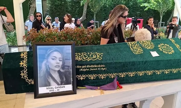 Acılı Anne Umut Candan, Hayatını Kaybeden Nihal Candan'ın Ardından Pişmanlıklarını Dile Getirdi! 3 acili anne umut candan hayatini kaybeden nihal candanin ardindan pismanliklarini dile getirdi 2 bwD3NE3Q