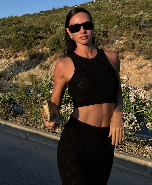 Boyu Kadar Olmuşlar: Yasemin Özilhan'ın Kızları Emine ve Ela Yıllar Sonra İlk Kez Bu Kadar Net Görüntülendi! 1 boyu kadar olmuslar yasemin ozilhanin kizlari emine ve ela yillar sonra ilk kez bu ziOlQVda