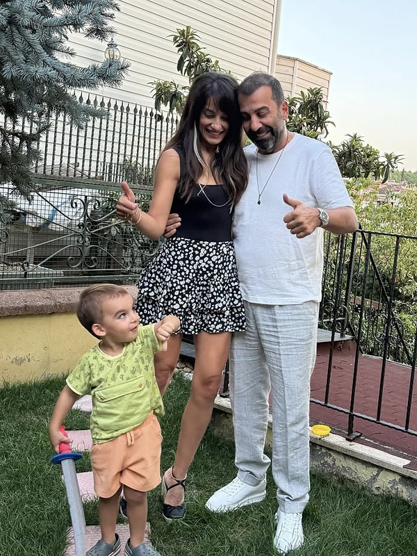 Cinsiyeti Bile Belli: Ünlü Oyuncu Emre Karayel ve Eşi İkinci Bebeği Bekliyor! 2 cinsiyeti bile belli unlu oyuncu emre karayel ve esi ikinci bebegi bekliyor 1 PlDaAF3T
