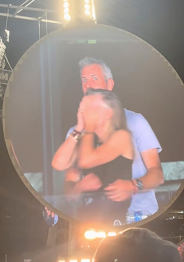 Coldplay Konserinde CEO Skandalı: Evli Girişimci Müdürüyle "Öpücük Kamerasına" Yakalandı 2 coldplay konserinde ceo skandali evli girisimci muduruyle opucuk kamerasina yakalandi 1 uFwfiS7j