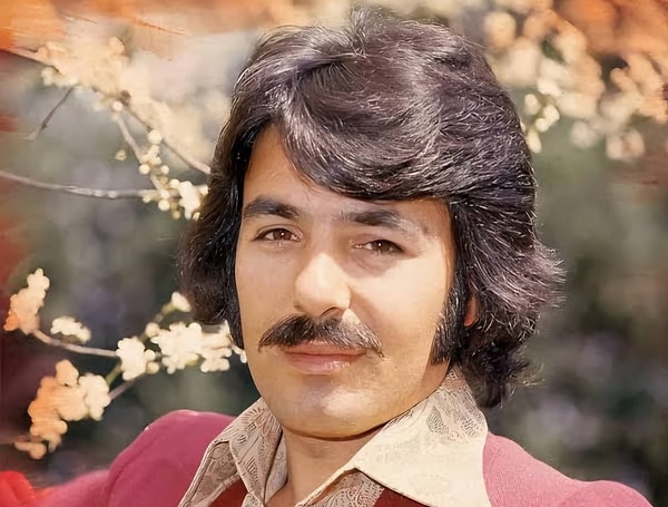 Ferdi Tayfur'un Arabeski Yeniden Dirilten "Emmoğlu" Şarkısının Merak Uyandıran Hikayesini Anlatıyoruz! 3 ferdi tayfurun arabeski yeniden dirilten emmoglu sarkisinin merak uyandiran hikayesini anlatiyoruz 2 Rbl6tiWR
