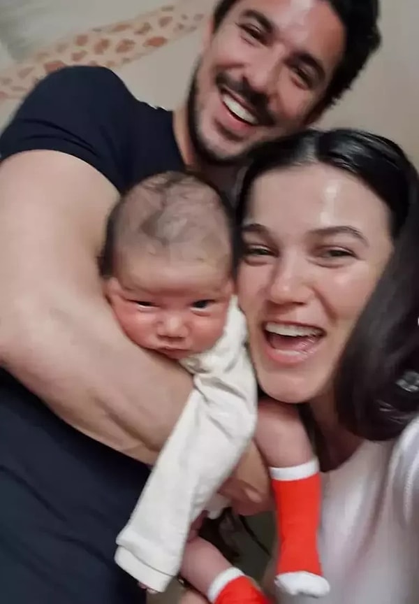 Fikret Hakan'ı Kucaklarına Alan Pınar Deniz ve Kaan Yıldırım Birlikteliklerinin Üçüncü Senesini Kutladı! 2 fikret hakani kucaklarina alan pinar deniz ve kaan yildirim birlikteliklerinin ucuncu senesini kutladi 1