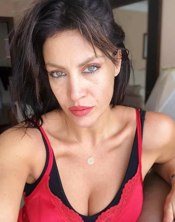 Gece Kulübüne Jartiyerli İç Çamaşırıyla Giden Tuğba Ekinci'nin Paylaştığı Videolar Dikkat Çekti! 1 gece kulubune jartiyerli ic camasiriyla giden tugba ekincinin paylastigi videolar dikkat cekti 0 zqffpsUY