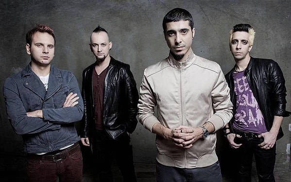 geceye damga vurdu manga grubunun elektro gitaristi yagmur sarigulun konser tarzi dikkat cekti 1 QOtB3knT