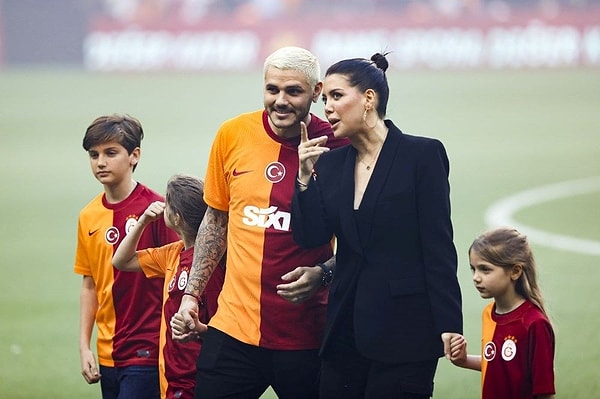 İfşa Görüntüleri İçin Wanda Nara'yı Suçlayan Mauro Icardi China Suarez'le İstanbul'da Nispet Yaptı! 2 ifsa goruntuleri icin wanda narayi suclayan mauro icardi china suarezle istanbulda nispet yapti 1 dkmFYy5p