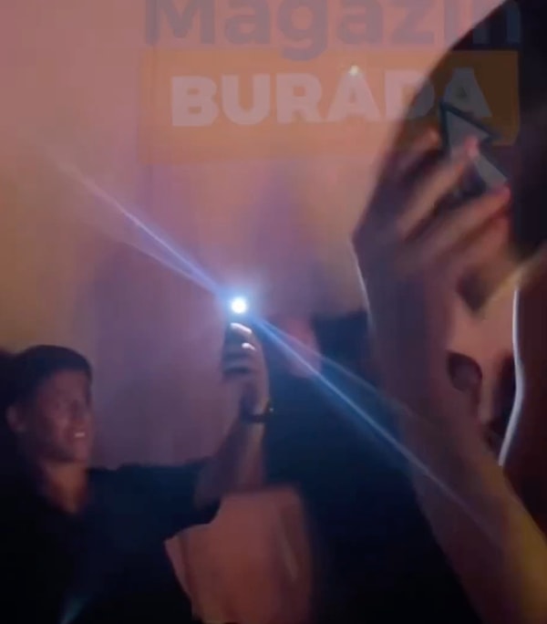 jennifer lopez konserine giden arda gulerin rabia soyturk ve yeliz korkmazla loca goruntusu gundem inK8E6mS