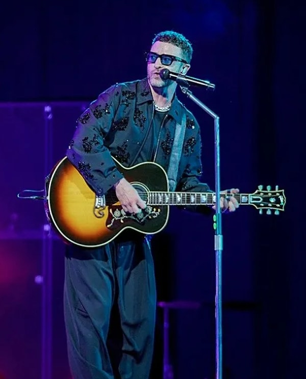 Justin Timberlake'in Konser Esnasında Ezilme Riski Yaşayan Seyircilere Yardım Ettiği Anlar Ortaya Çıktı! 2 justin timberlakein konser esnasinda ezilme riski yasayan seyircilere yardim ettigi anlar ortaya cikti 1 b4HyTu7F