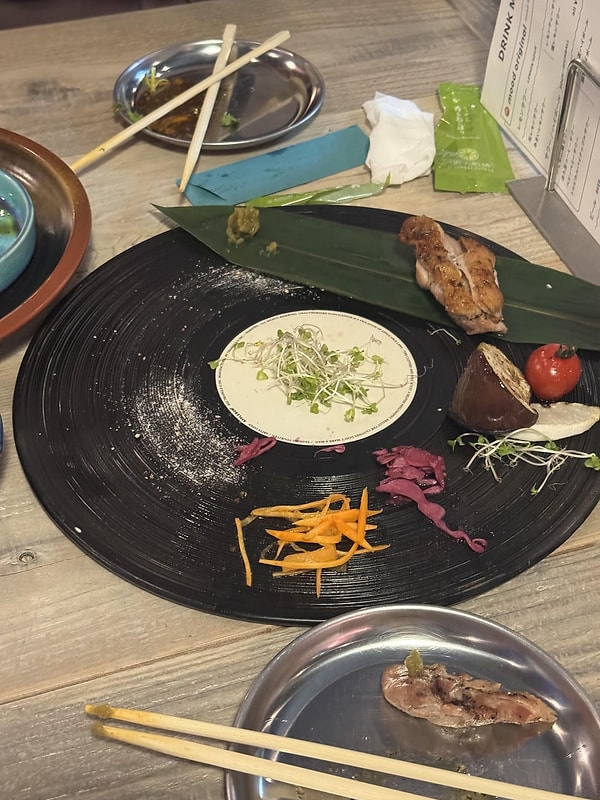 Lüks ve Pahalı Restoranların Masaya Geldiğinde Hayatı Sorgulatacak Göz Kanatan Sunumları 1 luks ve pahali restoranlarin masaya geldiginde hayati sorgulatacak goz kanatan sunumlari 0 kMBalcNn