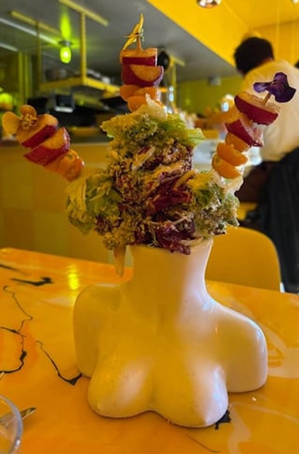 Lüks ve Pahalı Restoranların Masaya Geldiğinde Hayatı Sorgulatacak Göz Kanatan Sunumları 3 luks ve pahali restoranlarin masaya geldiginde hayati sorgulatacak goz kanatan sunumlari 2 GgaJbzSZ
