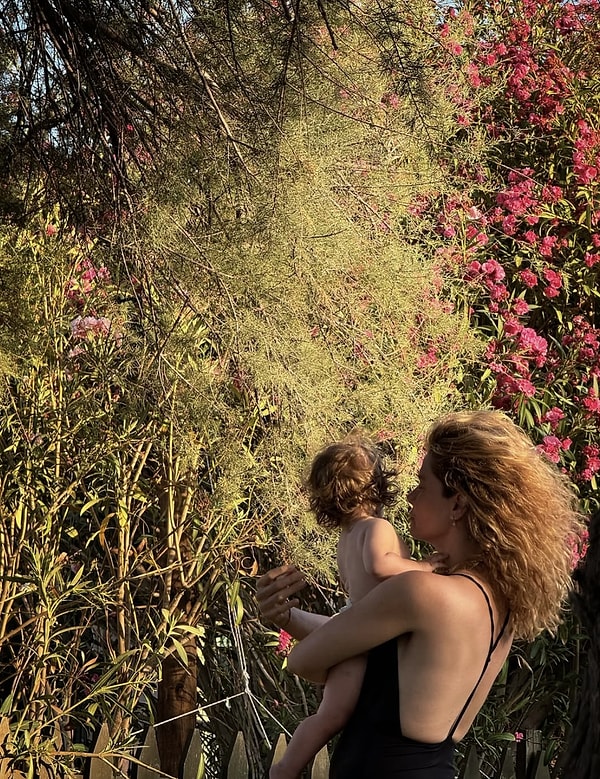 luna 1 yasinda unlu oyuncu burcu biricikin minik kopyasiyla paylasimi kalpleri eritti 3 OavlZ53e