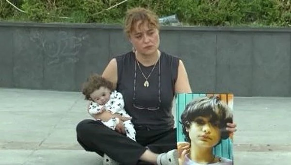 Mattia Ahmet Minguzzi'nin Annesi Yasemin Minguzzi'nin Eylemine Ünlü Şarkıcı Gülben Ergen de Katıldı 1 mattia ahmet minguzzinin annesi yasemin minguzzinin eylemine unlu sarkici gulben ergen de katildi 0 LBW8BMtl